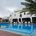 Sunborn Ξενοδοχείο Golem (Tirana)