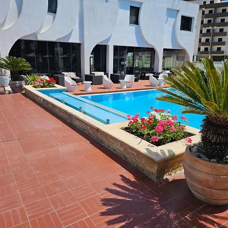 Sunborn Hotel