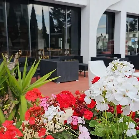 Sunborn Hotel Golem (Tirana)