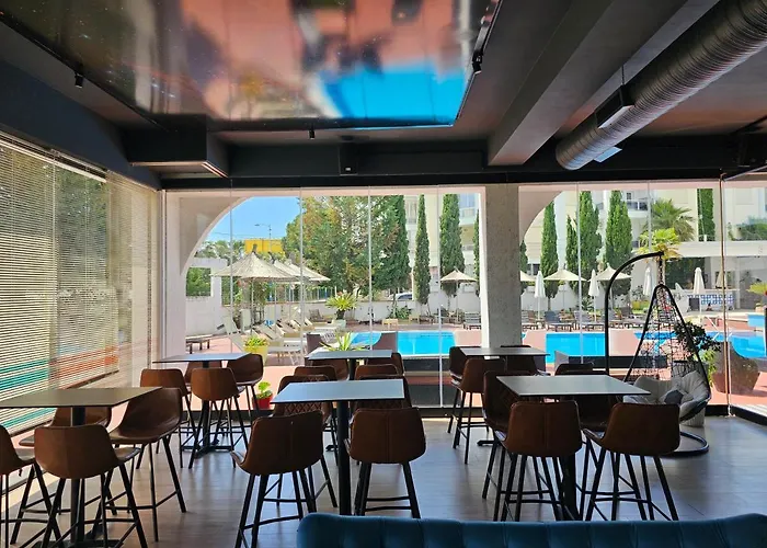 Sunborn Hotel