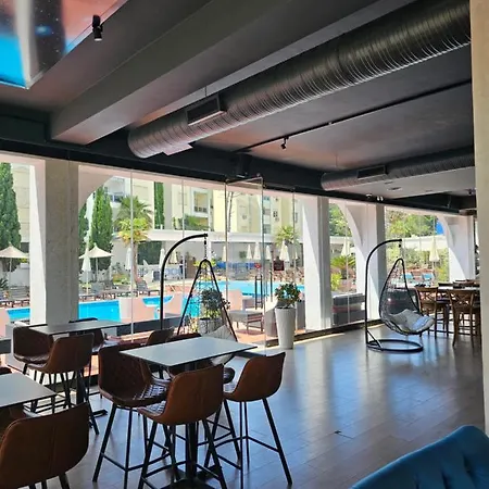 Sunborn Hotel