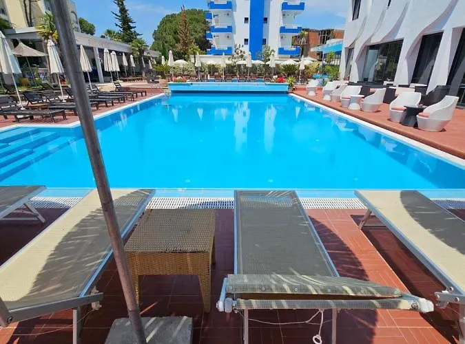 Отель Sunborn Голем